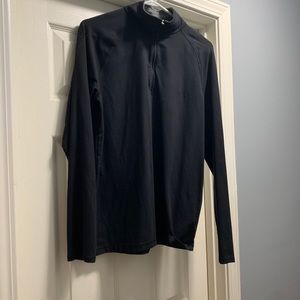 Tight fitting Under Armour pull over size M